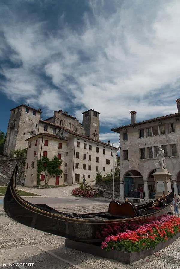 Piazza Maggiore Feltre 0*,  Italien